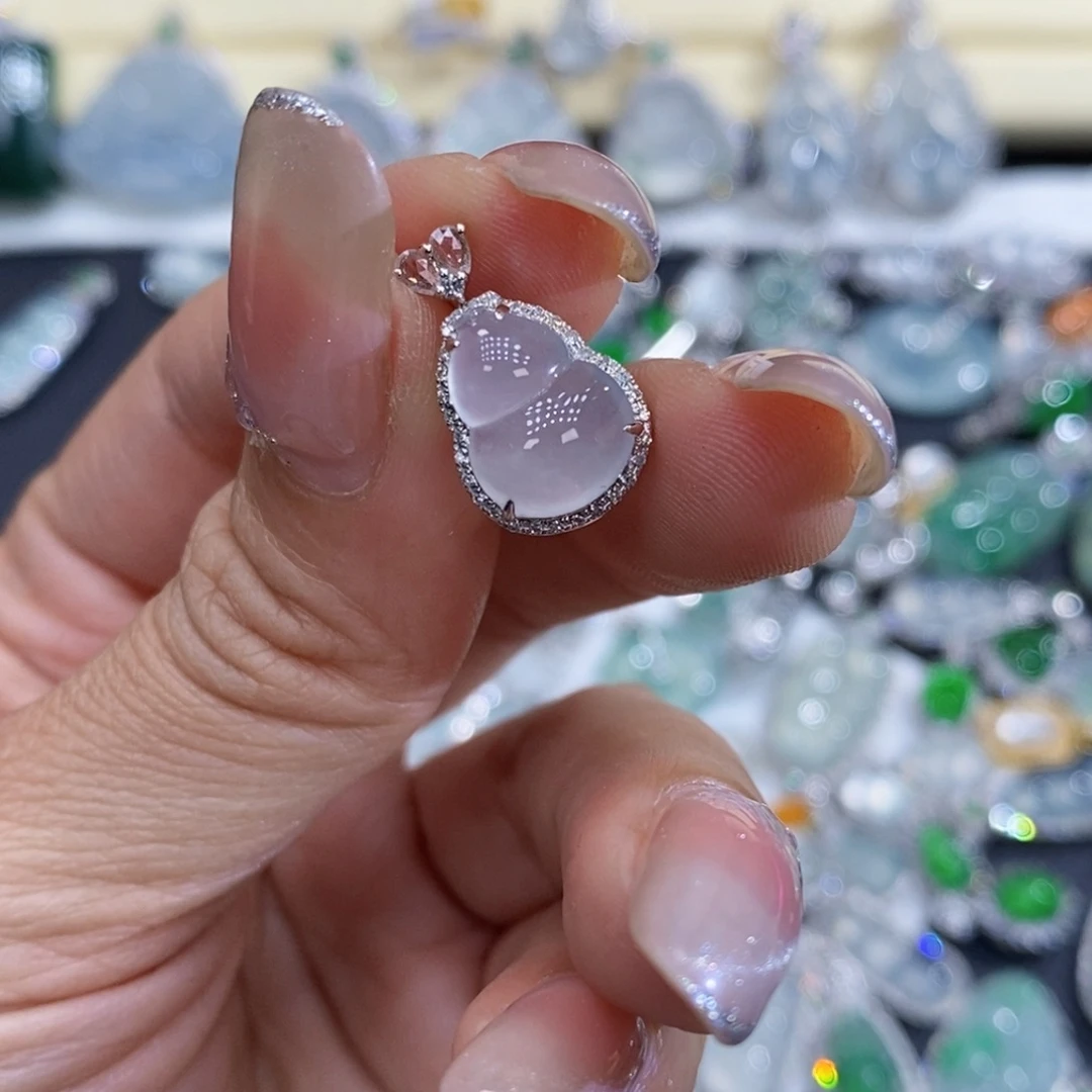 *****翡翠18K金镶嵌颈饰