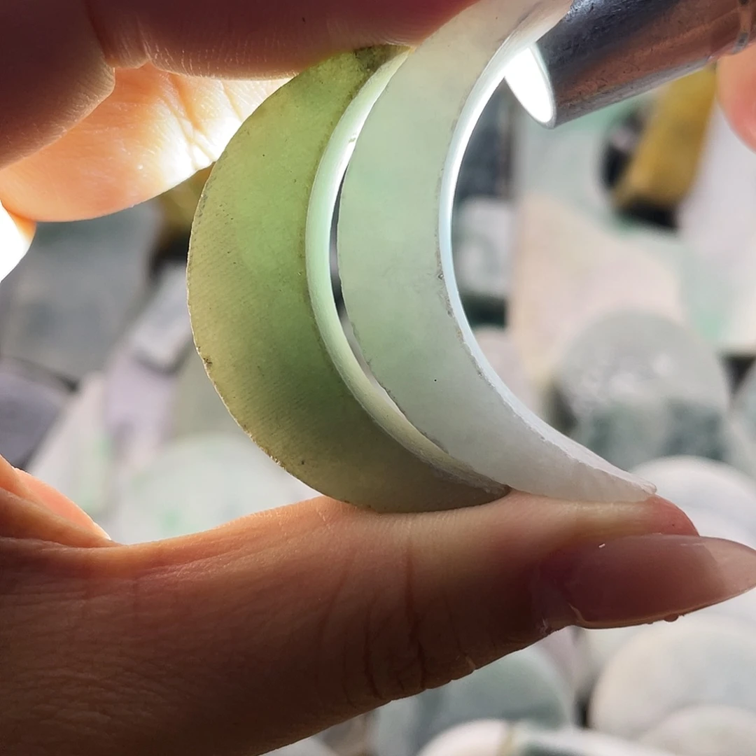 颈饰未镶嵌翡翠1