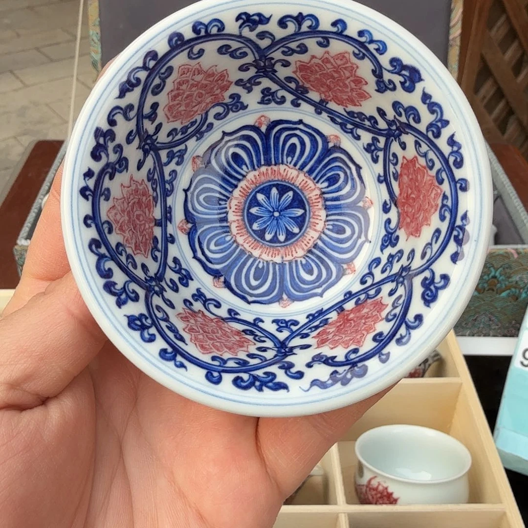 釉里红压手杯满工满绘