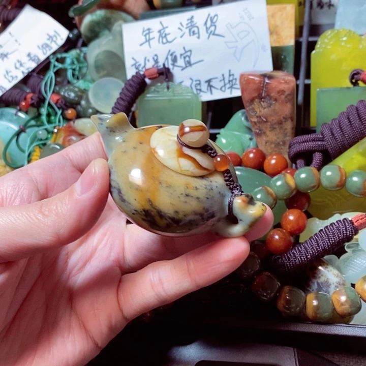 蛇纹石玉颈饰未镶嵌