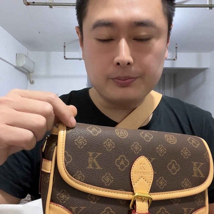 蚕丝聚酯纤维锦纶牛皮纸小牛皮（革）
