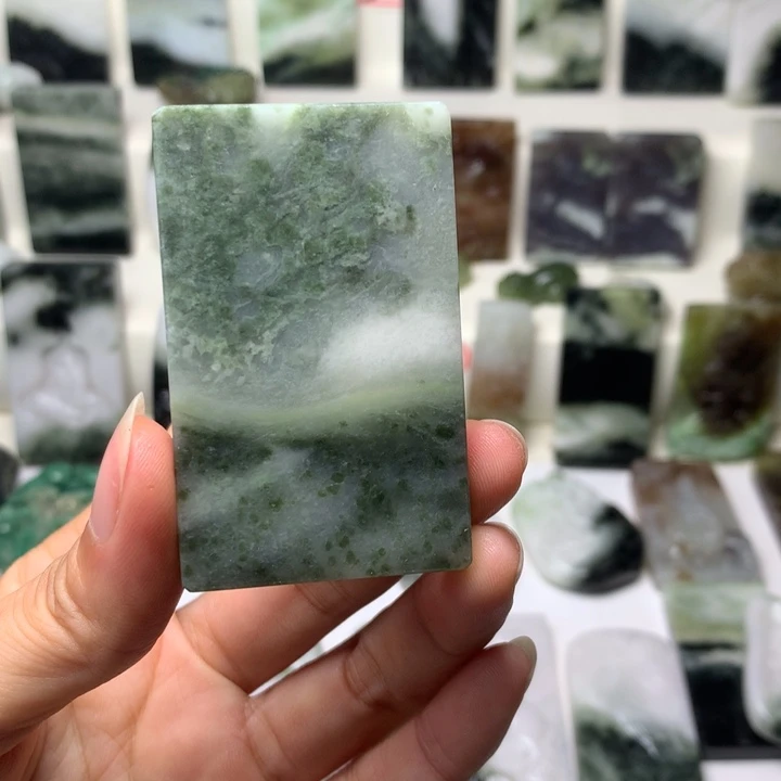 独山玉未镶嵌颈饰