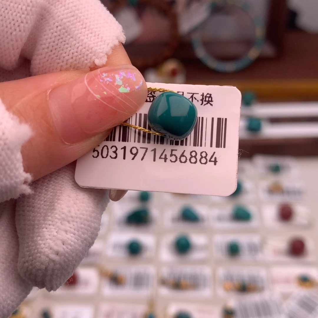 绿松石未镶嵌配饰红大**?