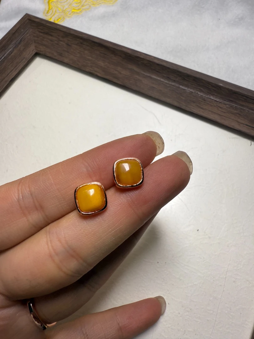 A-221 蜜蜡小方糖耳钉（拍一发一 多样性发货）