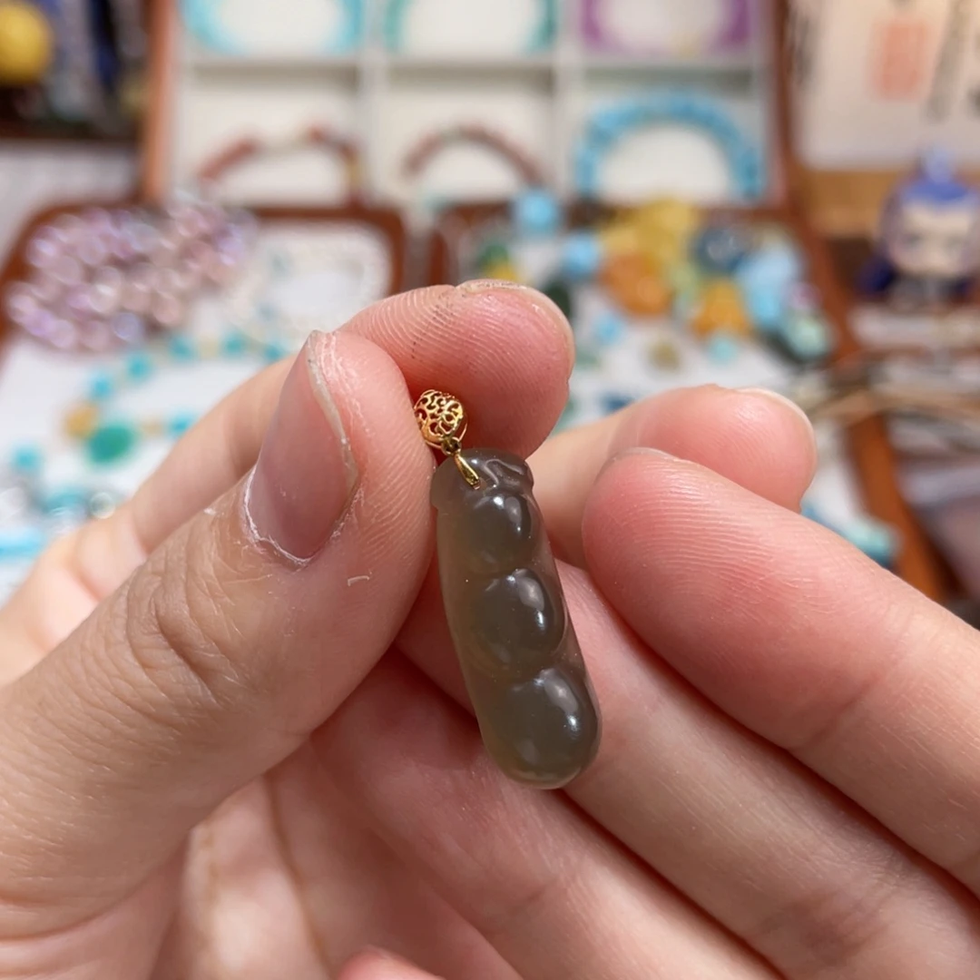 颈饰18K金镶嵌和田玉