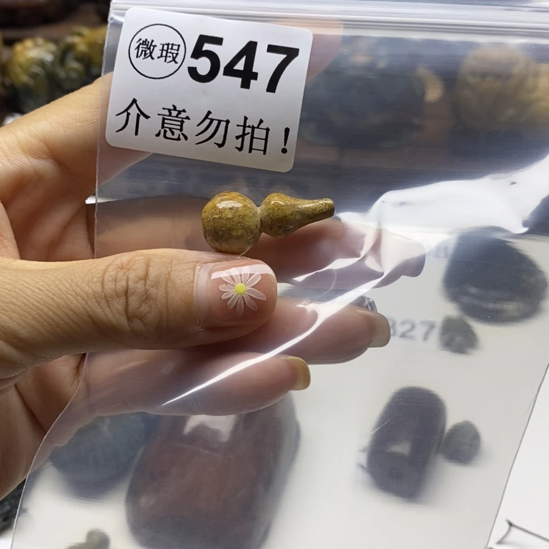 未镶嵌岫岩河磨玉（透闪石质玉）把件