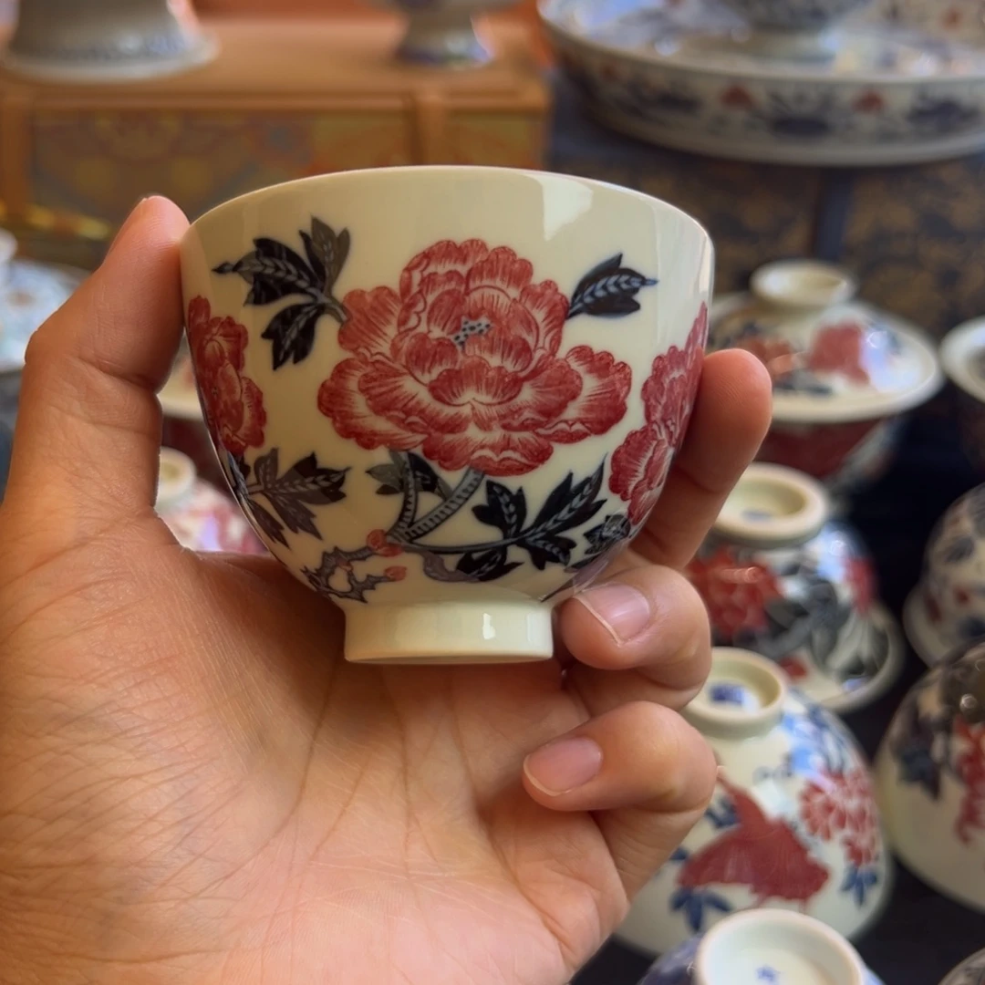正绎堂釉里红牡丹鸡心