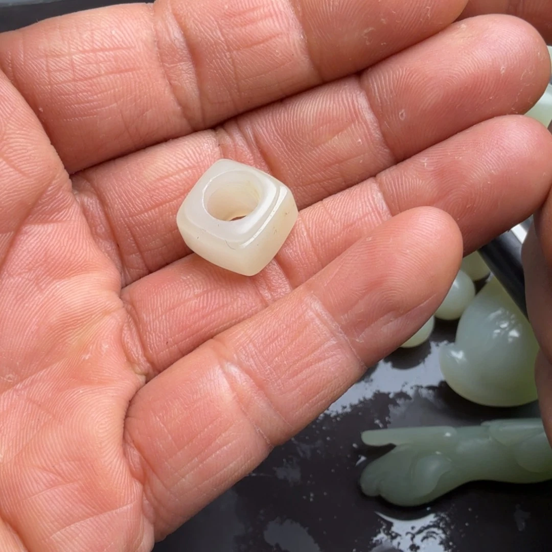 和田玉颈饰未镶嵌知*