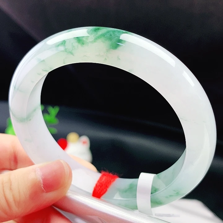 翡翠未镶嵌手镯57圈