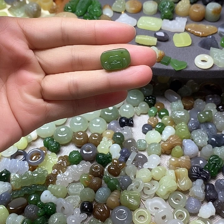 未镶嵌和田玉挂件莲花