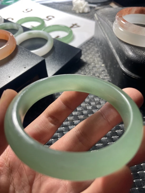 新疆东陵玉纯天然玉石手镯