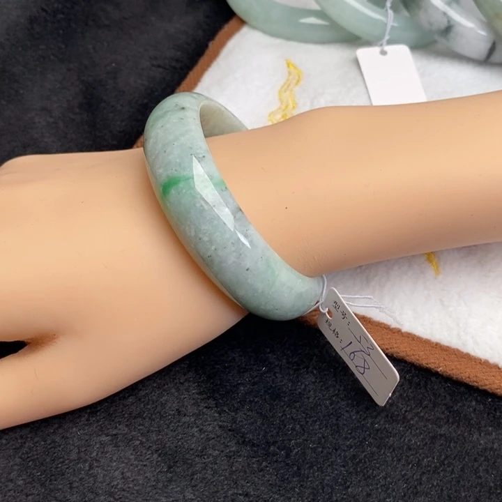 翡翠未镶嵌手镯13689467