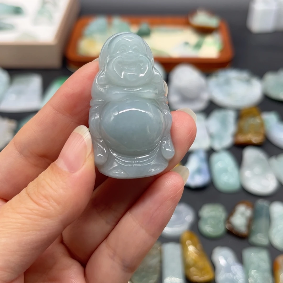 翡翠未镶嵌颈饰站佛