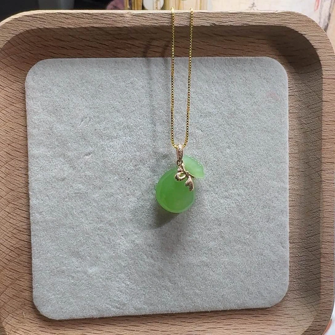 ୧***✧和田玉18K金镶嵌吊坠(赠链)苹果绿福袋