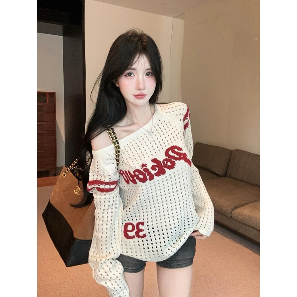 慵懒风镂空斜肩针织衫女秋季美式一字肩上衣巨好看的毛衣防晒罩衫