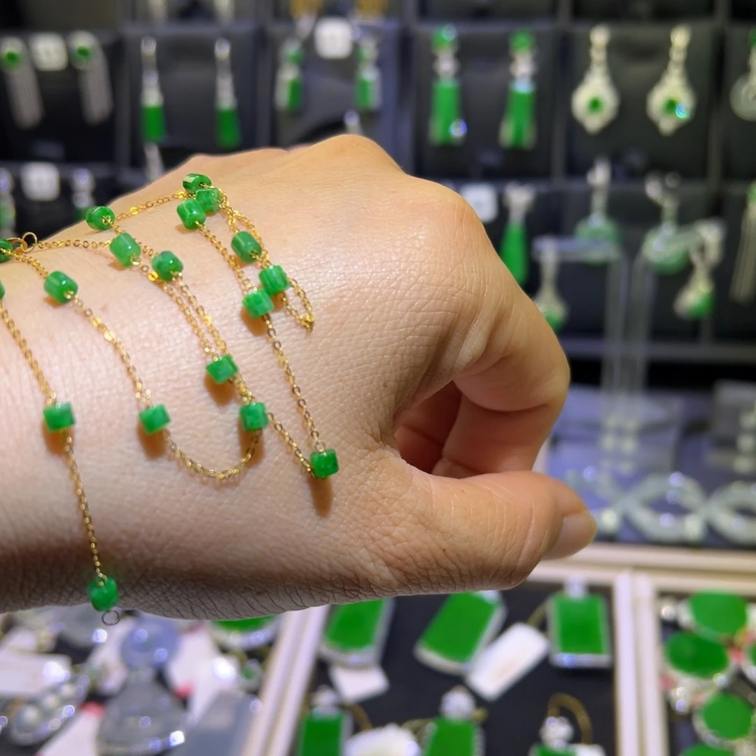 翡翠18K金镶嵌颈饰满天星