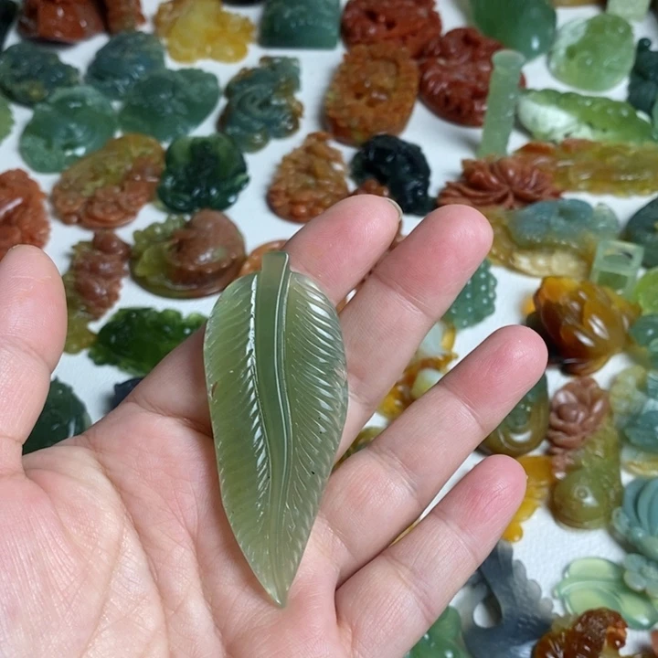 蛇纹石玉颈饰未镶嵌