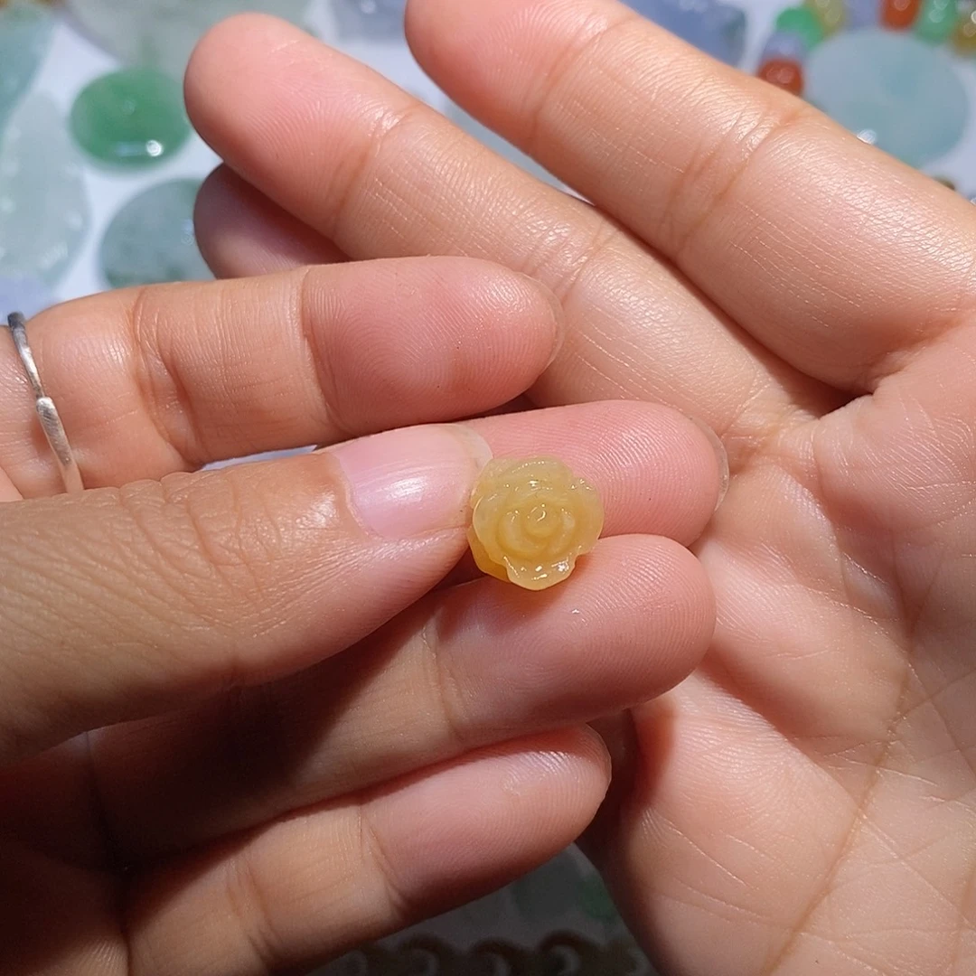 定制翡翠未镶嵌花