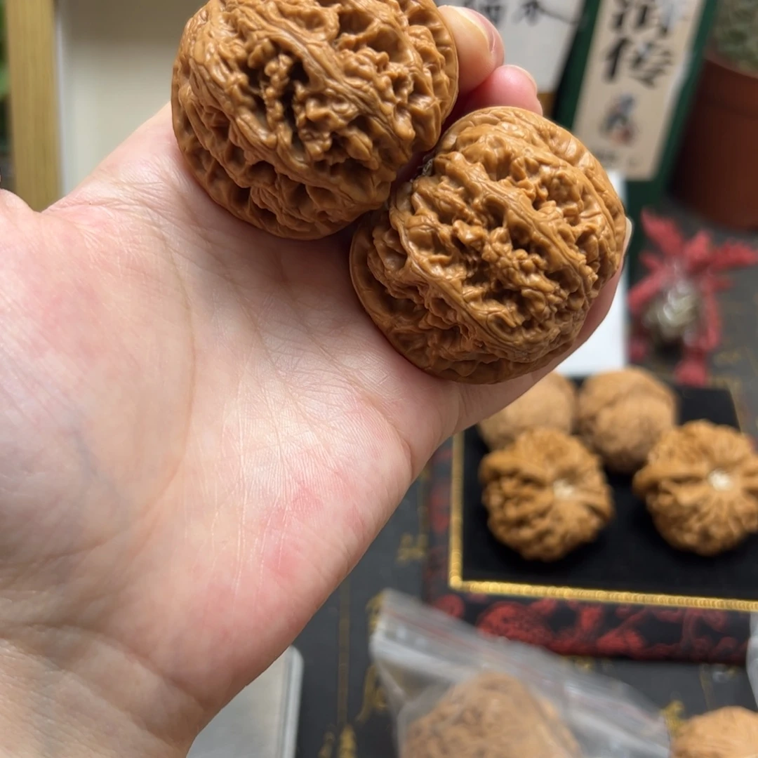 M***C把件文玩核桃46平谷粗筋全品