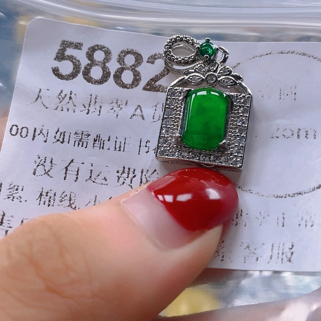 吊坠(不含链)未镶嵌翡翠