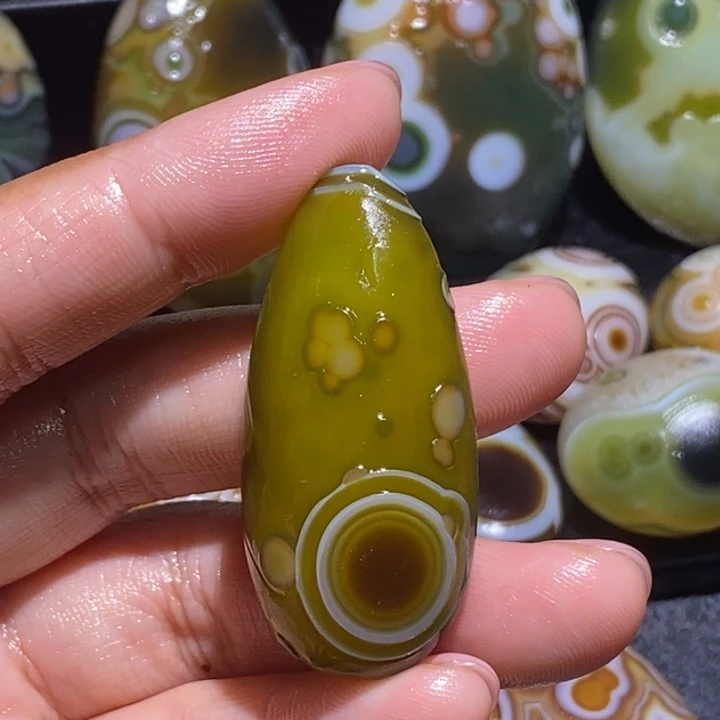 玛瑙/玉髓未镶嵌珠宝半成品115