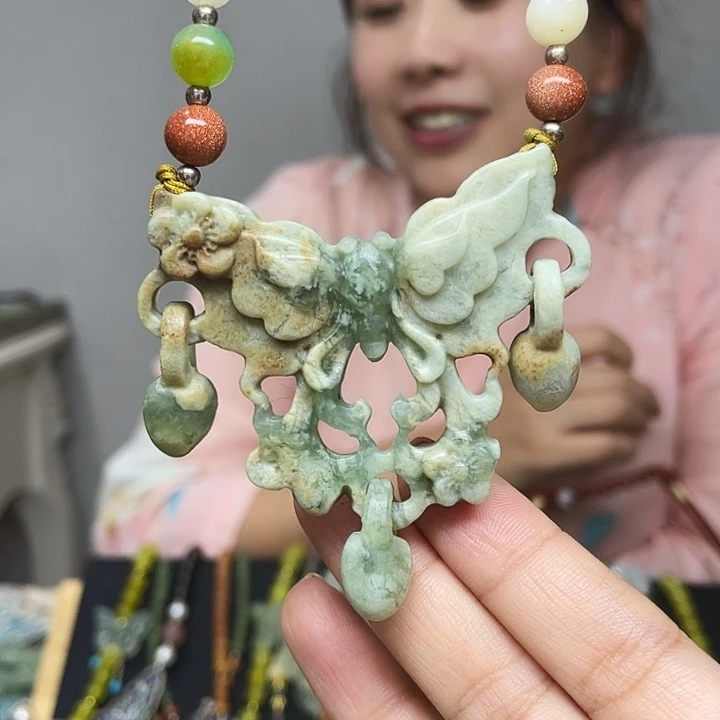 蛇纹石玉未镶嵌颈饰