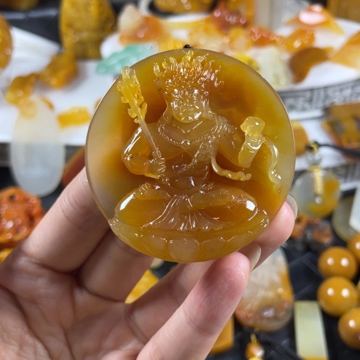 石英质玉（黄龙玉）未镶嵌颈饰