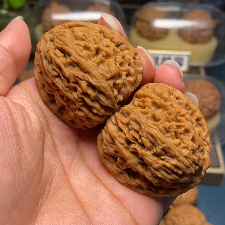 【闪购商品】把件文玩核桃南疆石