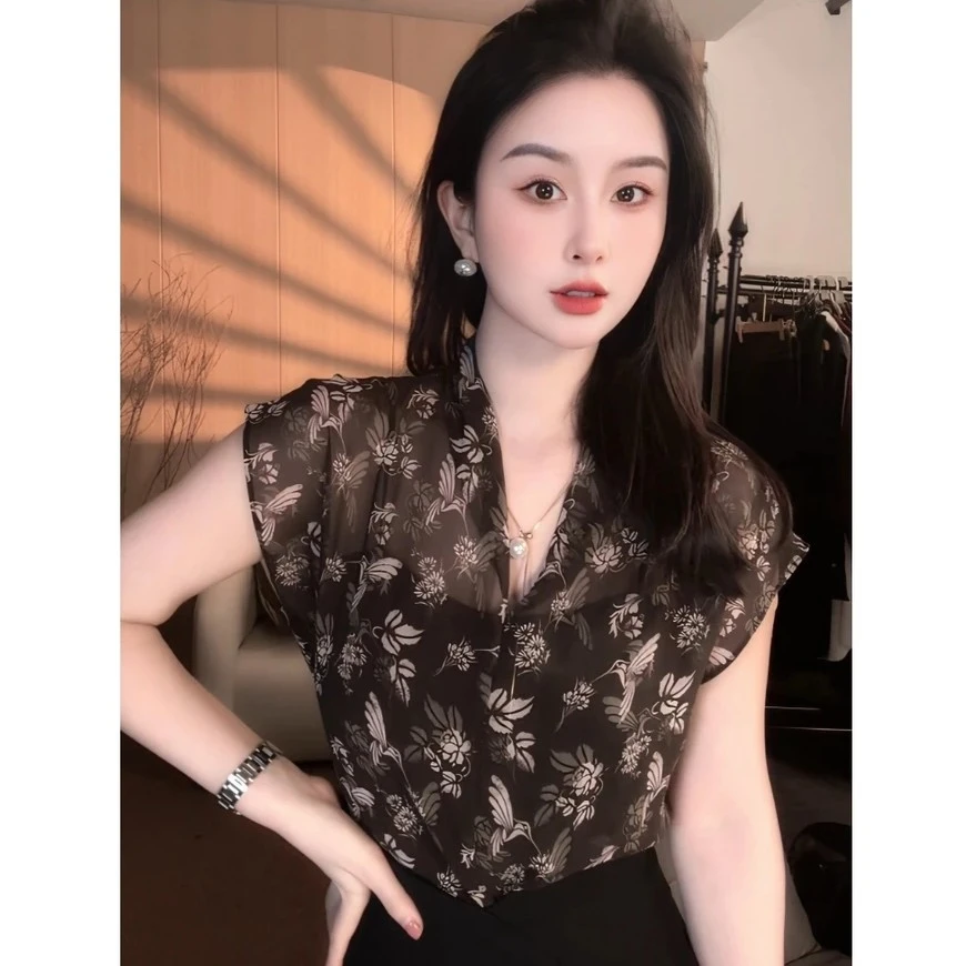 夏季装新款气质简约轻奢纯色上衣女蝙蝠袖百搭简约v领上衣6150