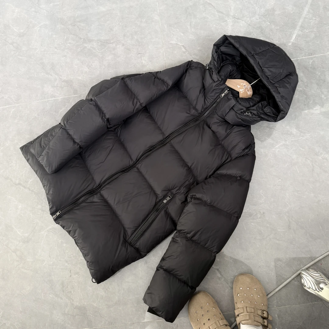 黑色面包 冬季新款加厚保暖羽绒服