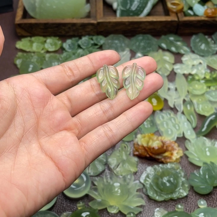 合金蛇纹石玉颈饰