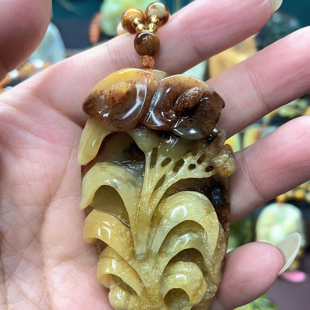 蛇纹石玉颈饰未镶嵌