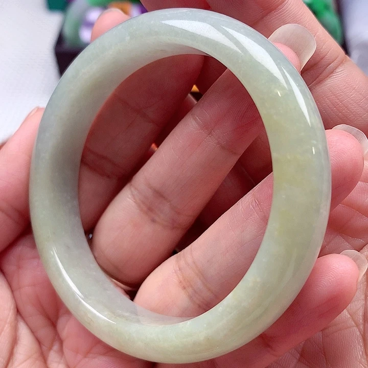 翡翠未镶嵌手镯翡翠手镯有纹处理