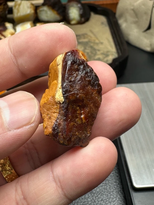 琥珀蜜蜡原石定制