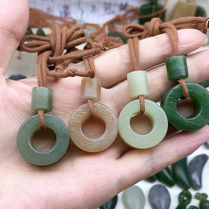 颈饰未镶嵌和田玉