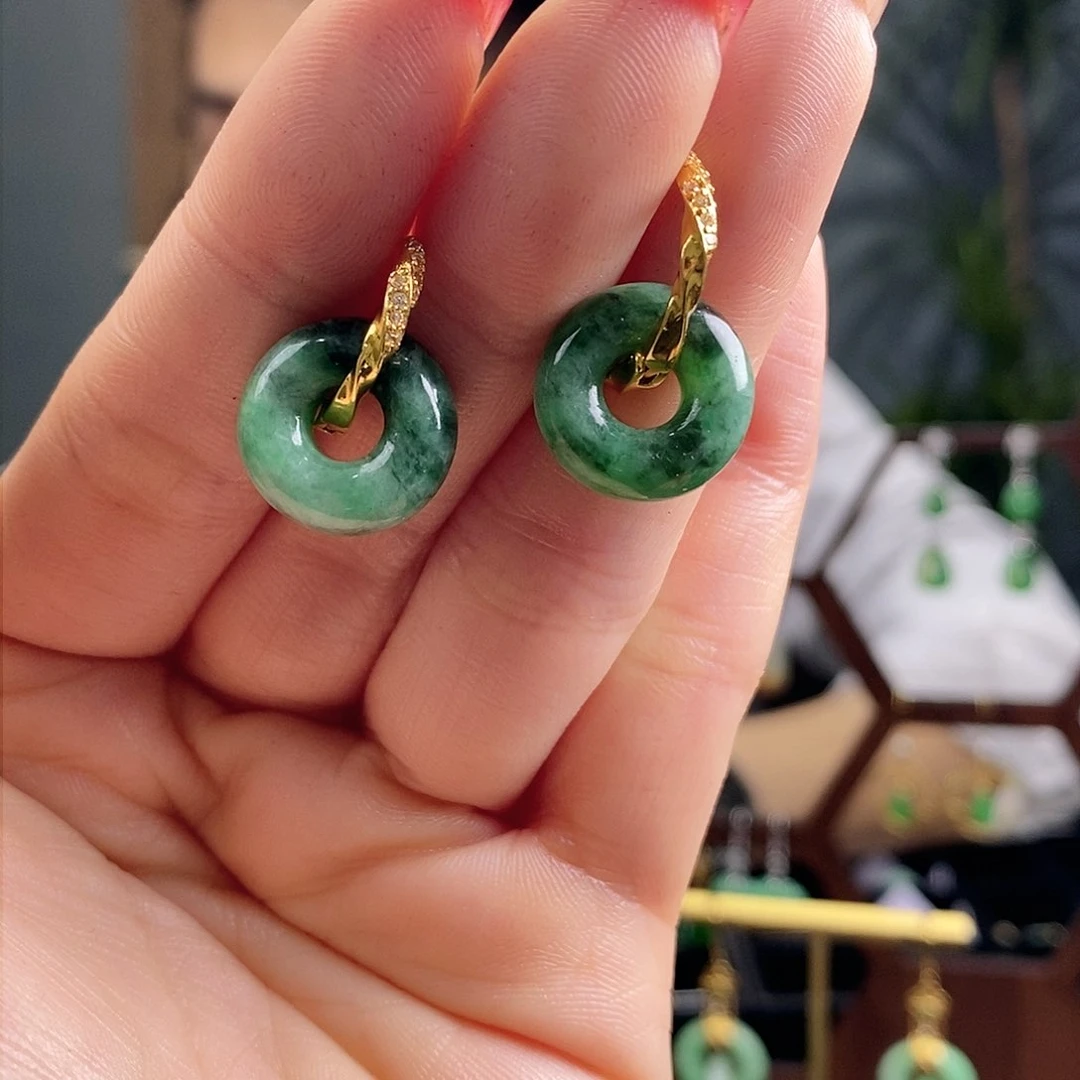 翡翠耳饰未镶嵌翡翠
