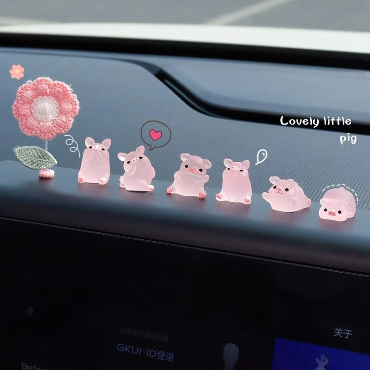 汽车摆件车载中控台网红夜光迷你小猪可爱个性公仔车内用装饰用品