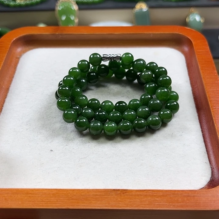 颈饰未镶嵌和田玉（碧玉）