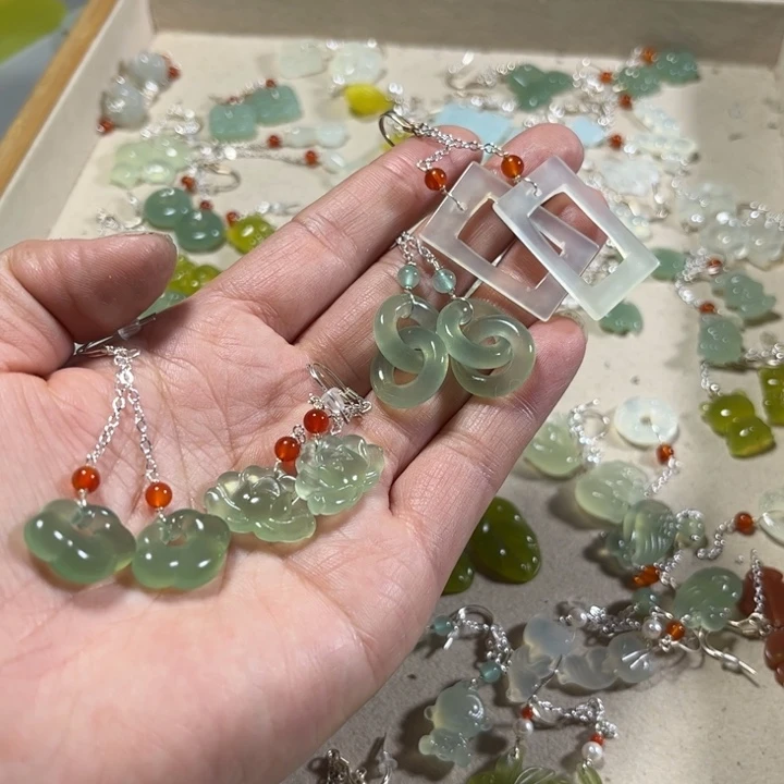 蛇纹石玉耳饰合金?**?