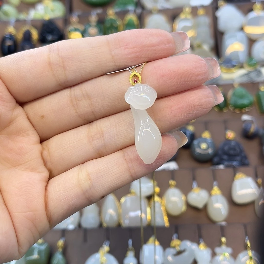 和田玉18K金镶嵌吊坠(赠链)