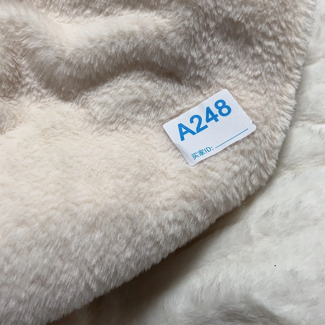 米白色兔毛加冕¥16 ， 2米248