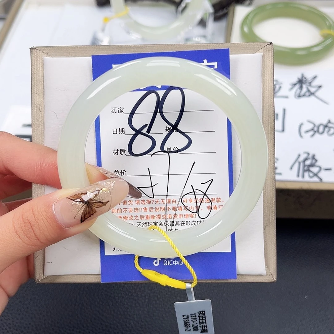 和田玉手镯未镶嵌