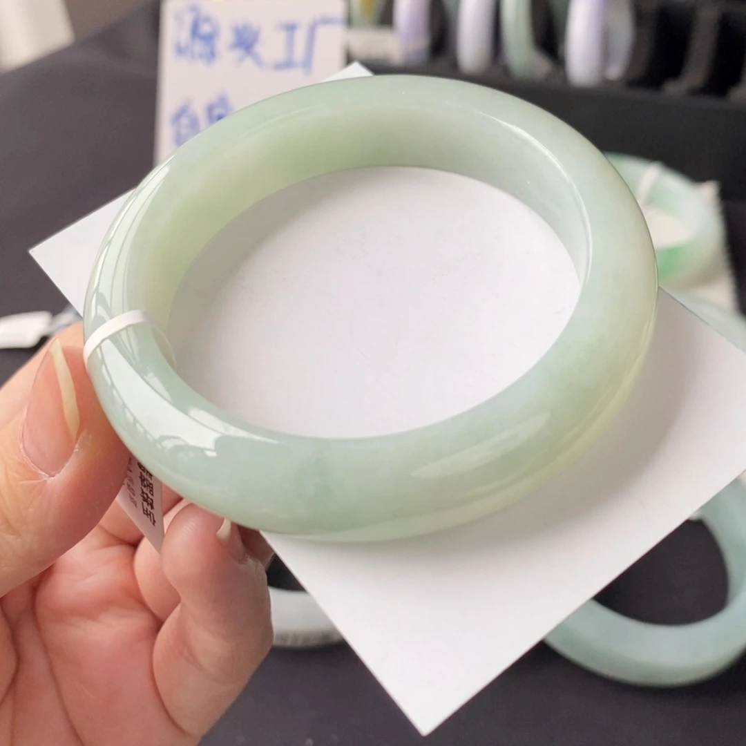 翡翠未镶嵌手镯甜绿54