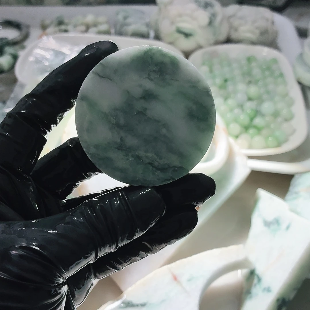 翡翠未镶嵌颈饰边角料