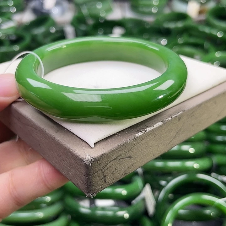 未镶嵌手镯和田玉（碧玉）