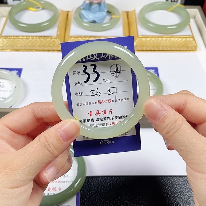 和田玉未镶嵌手镯