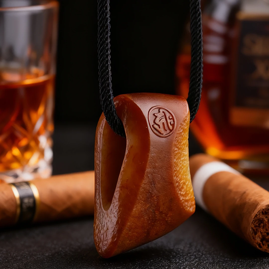 和田玉红沁皮随形挂件