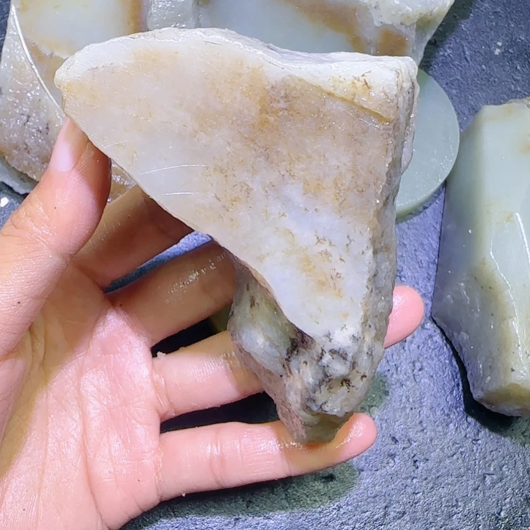 和田玉未镶嵌珠宝半成品