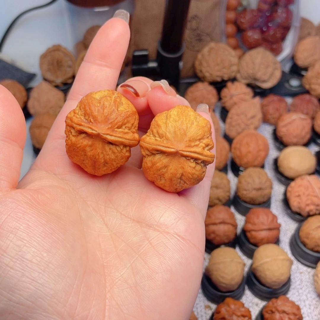 卡***弟文玩核桃把件至尊元宝