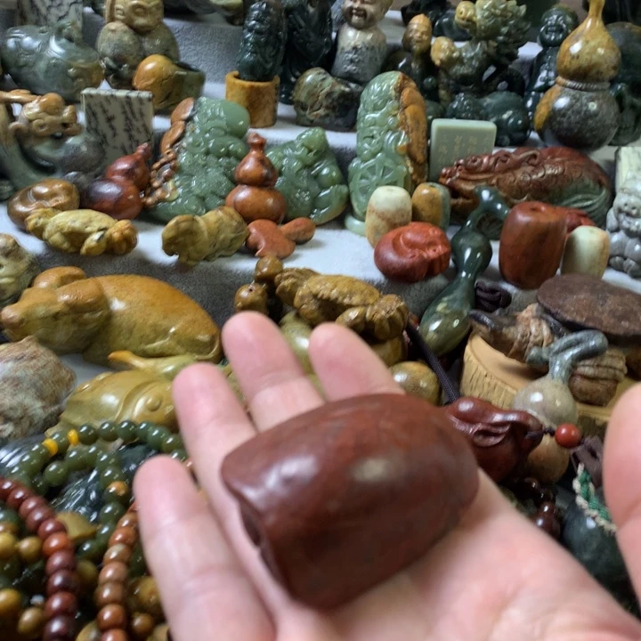 未镶嵌岫岩河磨玉（透闪石质玉）把件